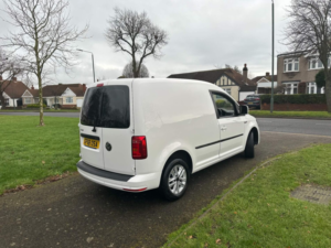 2018 Volkswagen Caddy 2.0 Tdi C20 Bluemotion Tech Highline Swb Euro 6 (s/s) 5dr in White — image 4