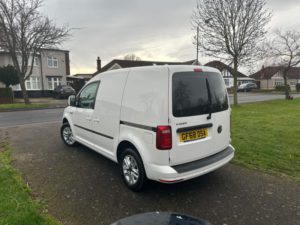 2018 Volkswagen Caddy 2.0 Tdi C20 Bluemotion Tech Highline Swb Euro 6 (s/s) 5dr in White — image 6