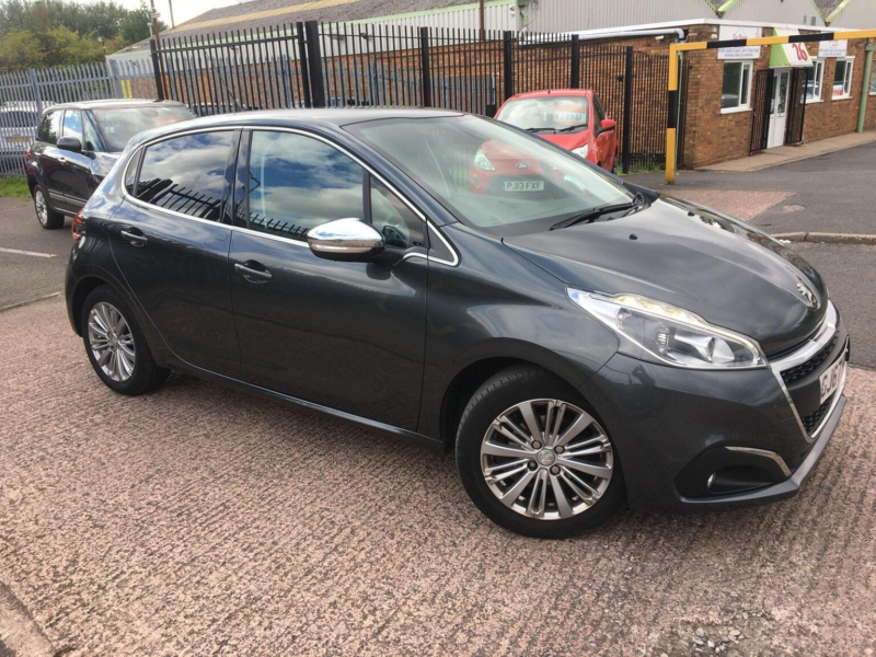 2017 Peugeot 208 1.2 Puretech Allure Euro 6 5dr in Grey — image 1
