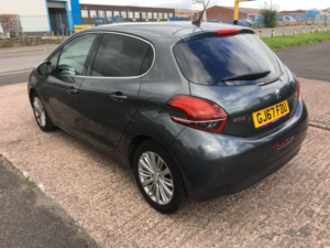 2017 Peugeot 208 1.2 Puretech Allure Euro 6 5dr in Grey — image 5