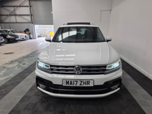 2017 Volkswagen Tiguan 2.0 Tdi Bluemotion Tech R-Line in White — image 2