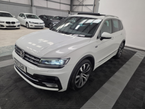 2017 Volkswagen Tiguan 2.0 Tdi Bluemotion Tech R-Line in White — image 3