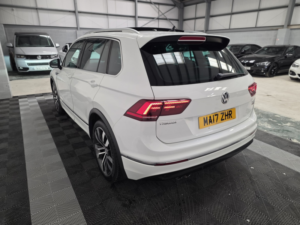 2017 Volkswagen Tiguan 2.0 Tdi Bluemotion Tech R-Line in White — image 4