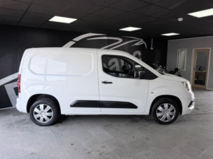 2020 Vauxhall Combo 1.6 Turbo D 2300 Sportive L1 H1 Euro 6 (s/s) 4dr in White — image 2