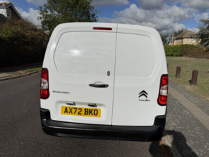 2023 Citroen Berlingo 1.5 Berlingo Van Xl Long Wheel Base Bluehdi 100 S&s 6-Speed Manual 950 Enterprise Edition in White — image 6