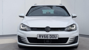 2016 Volkswagen Golf 2.0 Tdi Bluemotion Tech Gtd (nav) Euro 6 (s/s) 5dr in White — image 2