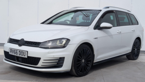 2016 Volkswagen Golf 2.0 Tdi Bluemotion Tech Gtd (nav) Euro 6 (s/s) 5dr in White — image 6