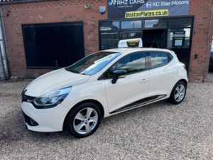 2015 Renault Clio 1.5 Dci Dynamique Medianav Euro 5 (s/s) 5dr in White — image 4