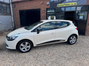 2015 Renault Clio 1.5 Dci Dynamique Medianav Euro 5 (s/s) 5dr in White — image 5