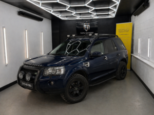 2008 Land Rover Freelander 2 2.2 Td4 Hse in Blue — image 4