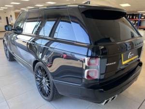2018 Land Rover Range Rover 3.0 Td V6 Vogue in Black — image 6