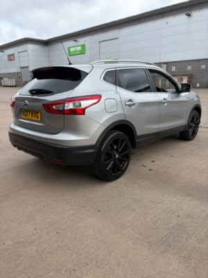 2017 Nissan Qashqai 1.5 Dci Tekna SUV 5dr Diesel Manual 2WD Euro 6 (s/s) (110 Ps) in Silver — image 5