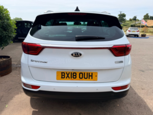 2018 Kia Sportage 1.7 Crdi 3 SUV 5dr Diesel Dct Euro 6 (s/s) (139 Bhp) in White — image 3