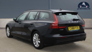 2018 Volvo V60 2.0 D3 Momentum Auto Euro 6 (s/s) 5dr in Black — image 3