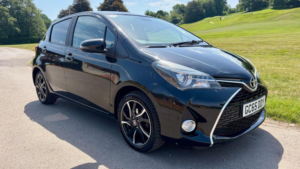 2016 Toyota Yaris 1.33 Dual Vvt-I Design Euro 6 5dr in Black — image 4