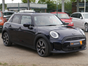 2021 MINI Hatch 1.5 Cooper Exclusive Hatchback 5dr Petrol Manual Euro 6 (s/s) (136 Ps) in Black — image 2