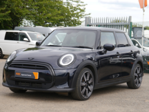 2021 MINI Hatch 1.5 Cooper Exclusive Hatchback 5dr Petrol Manual Euro 6 (s/s) (136 Ps) in Black — image 4