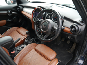 2021 MINI Hatch 1.5 Cooper Exclusive Hatchback 5dr Petrol Manual Euro 6 (s/s) (136 Ps) in Black — image 5