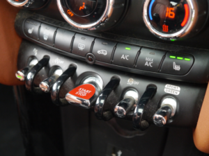 2021 MINI Hatch 1.5 Cooper Exclusive Hatchback 5dr Petrol Manual Euro 6 (s/s) (136 Ps) in Black — image 6