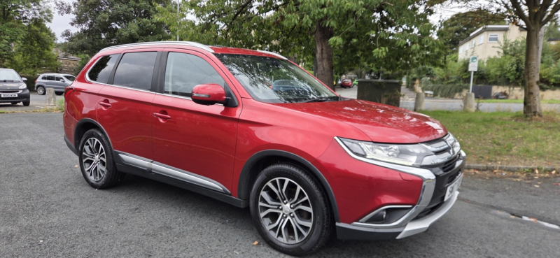 2017 Mitsubishi Outlander 2.2 Di-D 4 in Red — image 1