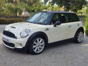 2010 MINI Hatch 1.6 Cooper S Steptronic Euro 5 3dr in White — image 2