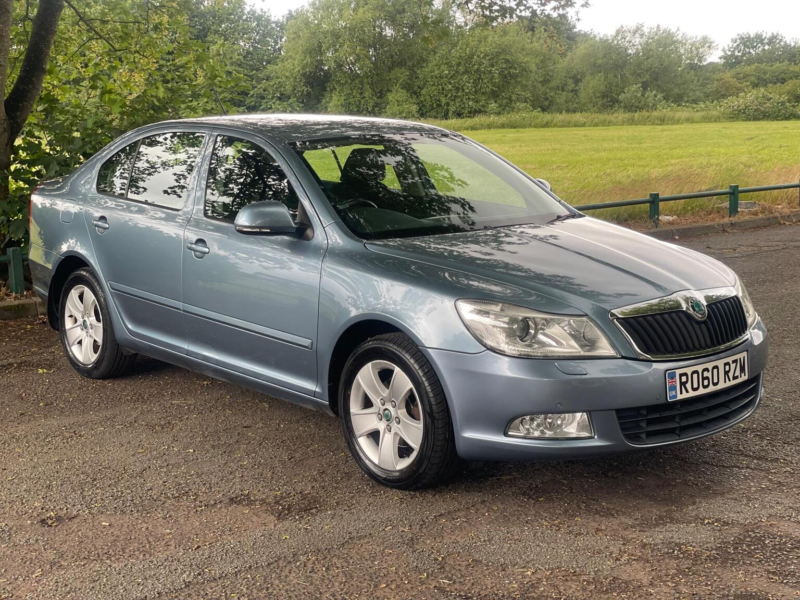 2010 Skoda Octavia 1.6 Tdi Elegance DSG Euro 5 5dr in Grey — image 1