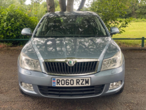 2010 Skoda Octavia 1.6 Tdi Elegance DSG Euro 5 5dr in Grey — image 2