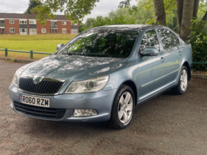 2010 Skoda Octavia 1.6 Tdi Elegance DSG Euro 5 5dr in Grey — image 3