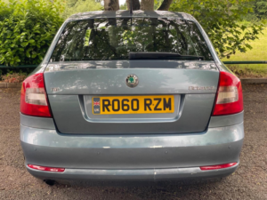 2010 Skoda Octavia 1.6 Tdi Elegance DSG Euro 5 5dr in Grey — image 5