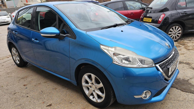 2013 Peugeot 208 1.2 Vti Active Euro 5 5dr in Blue — image 1