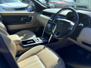 2015 Land Rover Discovery Sport Td4 Hse in Green — image 2