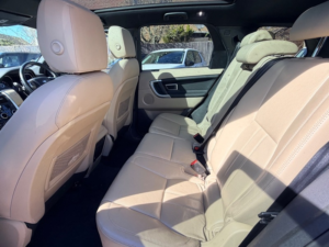 2015 Land Rover Discovery Sport Td4 Hse in Green — image 3