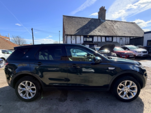 2015 Land Rover Discovery Sport Td4 Hse in Green — image 5