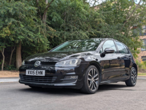 2015 Volkswagen Golf 1.4 Tsi Bluemotion Tech Se in Black — image 3