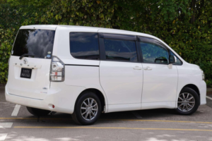 2012 Toyota Voxy X L Edition 5dr 8 Seats in White — image 4