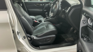 2014 Nissan Qashqai 1.2 Dig-T Tekna White 5dr Panroof+leather+nav+9 Stamps in White — image 5