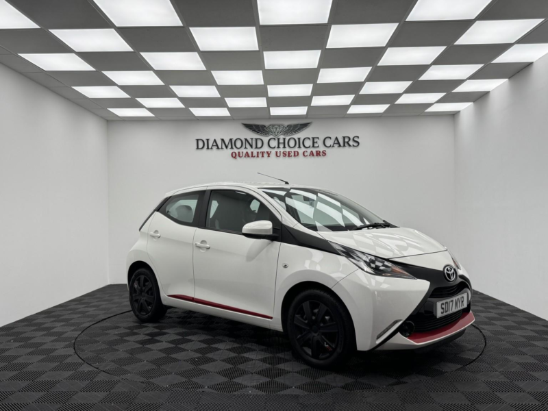 2017 Toyota Aygo 1.0 Vvt-I X-Play in White — image 1