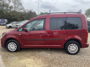 2017 Volkswagen Caddy Life Driver Transfer Auto Wav Wheelchair Accessible Vehicle Automatic 2.0 Tdi Bluemotion Tech in Red — image 4