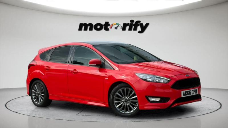 2016 Ford Focus 1.5 Tdci St-Line Euro 6 (s/s) 5dr in Red — image 1