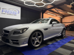 2014 Mercedes-Benz Slk 2.1 Slk250 Cdi Amg Sport in Silver — image 2