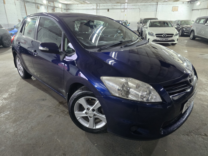 2011 Toyota Auris 1.3 Dual Vvt-I Edition in Blue — image 1