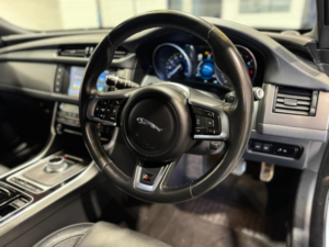 2016 Jaguar Xf 3.0d V6 S Auto Euro 6 (s/s) 4dr in White — image 3