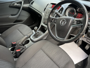 2015 Vauxhall Astra Gtc 1.6 I Turbo Limited Edition in Red — image 2