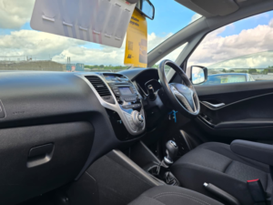 2012 Hyundai Ix20 1.4 Style Hatchback 5dr Petrol Manual Euro 5 (s/s) (90 Bhp) in White — image 6