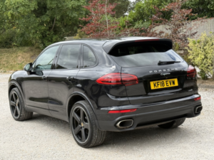 2018 Porsche Cayenne 3.0 Td V6 Platinum Edition Tiptronics 4WD Euro 6 (s/s) 5dr in Black — image 4