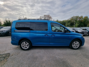 2023 Volkswagen Caddy Maxi 1.5 Tsi Life in Blue — image 4