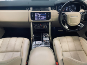 2013 Land Rover Range Rover 4.4 Sd V8 Vogue in Black — image 2