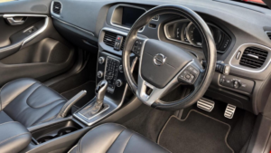 2017 Volvo V40 2.0 D4 R-Design Pro Auto Euro 6 (s/s) 5dr in Red — image 6