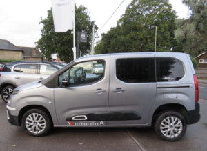 2022 Citroen Berlingo 1.5 Bluehdi Feel M in Grey — image 3