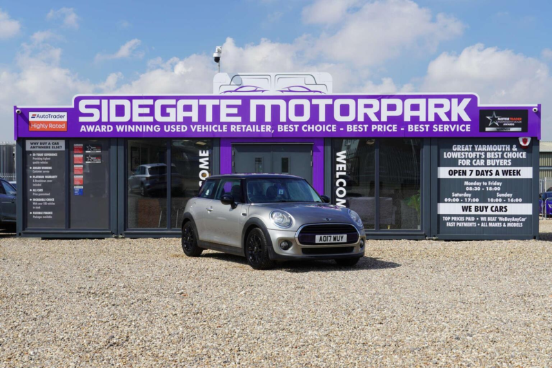 2017 MINI Hatch 1.5 Cooper Euro 6 (s/s) 3dr in Silver — image 1